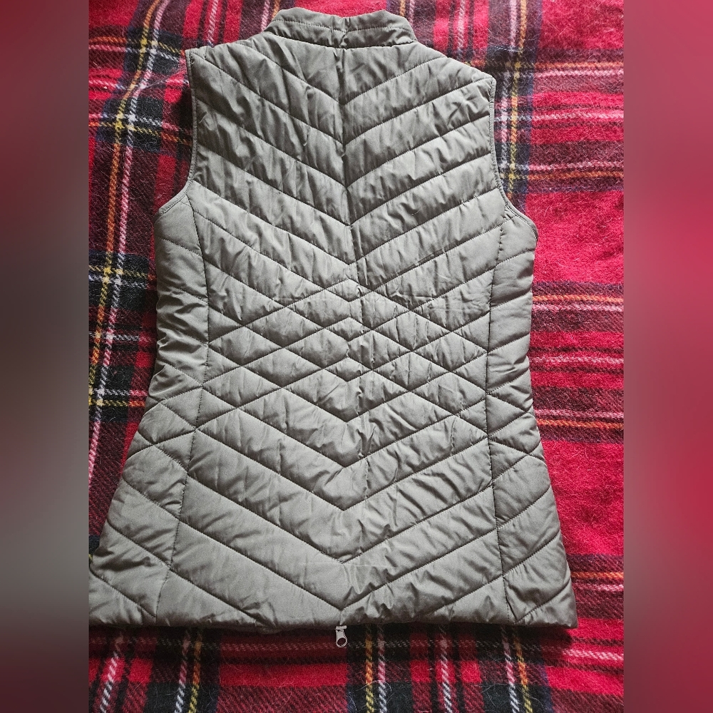 Olsen Olive Quilted Zip Front Puffer Vest - Picture 4 of 9
